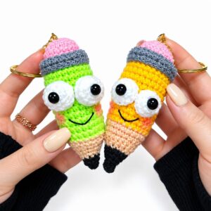 How to Crochet a Pencil Keychain (2)