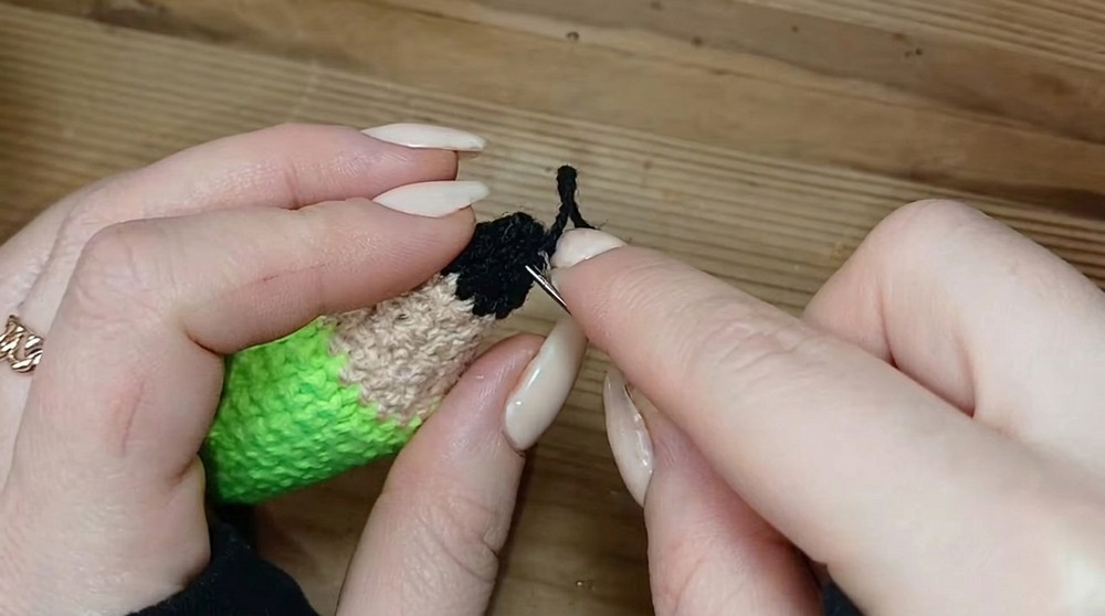 How to Crochet a Pencil Keychain (3)