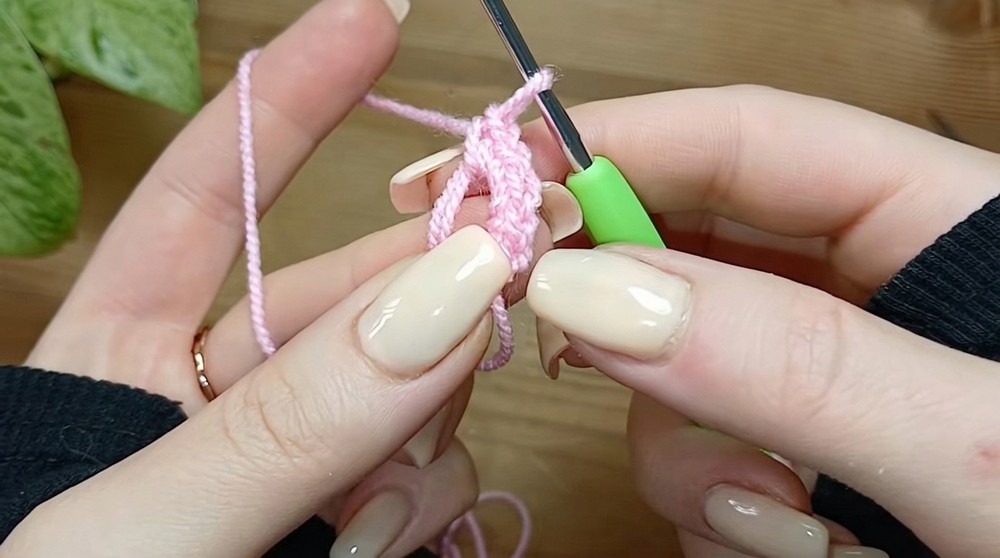 How to Crochet a Pencil Keychain (6)