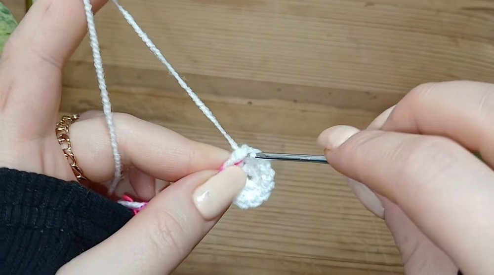 How to Crochet a Pencil Keychain (7)
