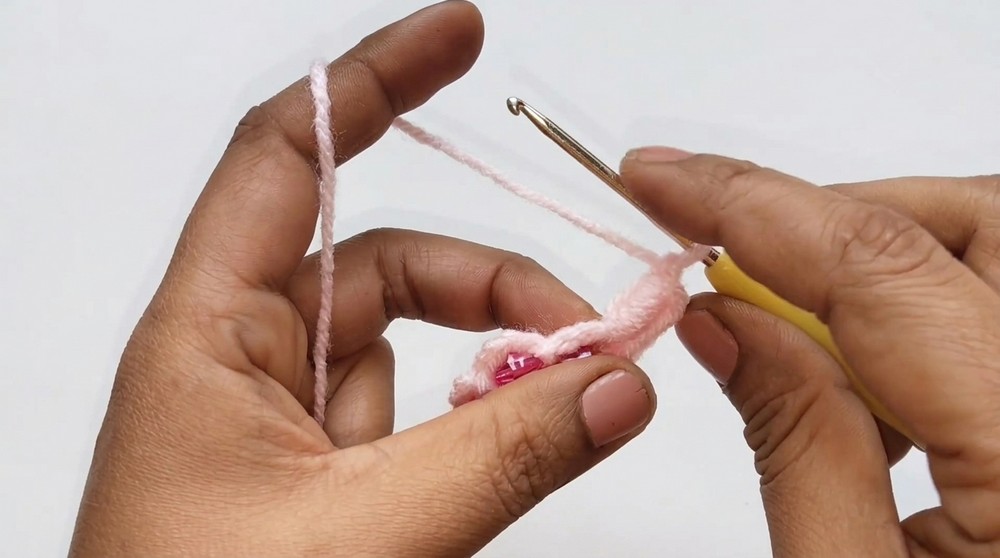 Crochet Flower Keychain Pattern 3