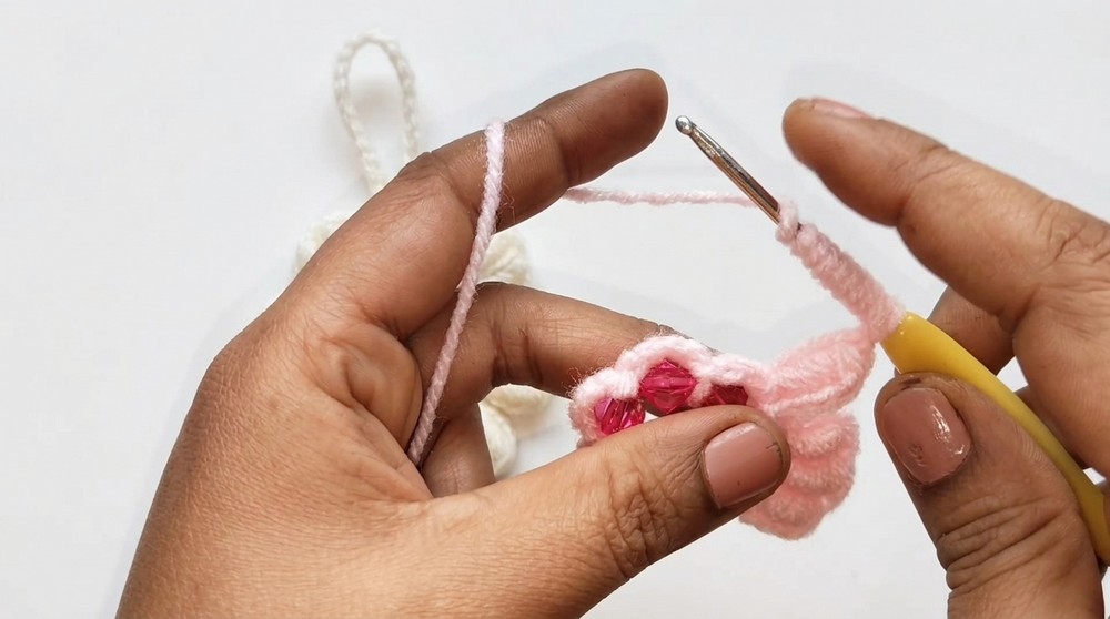 Crochet Flower Keychain Pattern 4